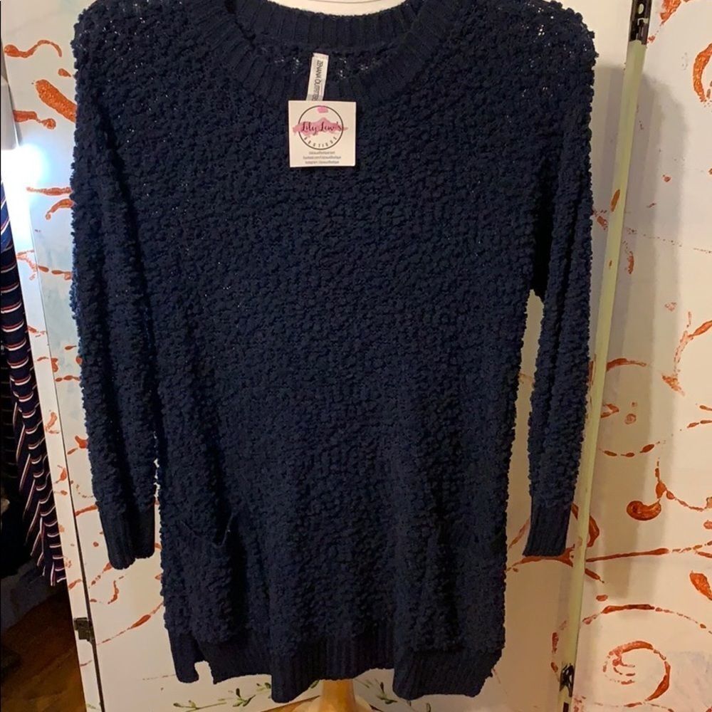 Zenana Outfitters Size Medium Navy blue pocketed popcorn sweater NWT